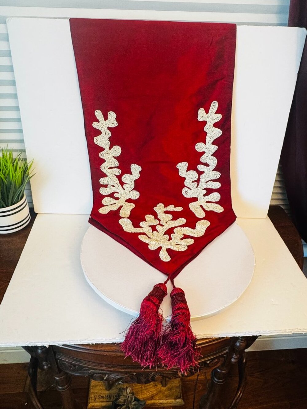 Saro Lifestyle Irena Collection Elegant Red Off-White Table Runner Beaded Embroi